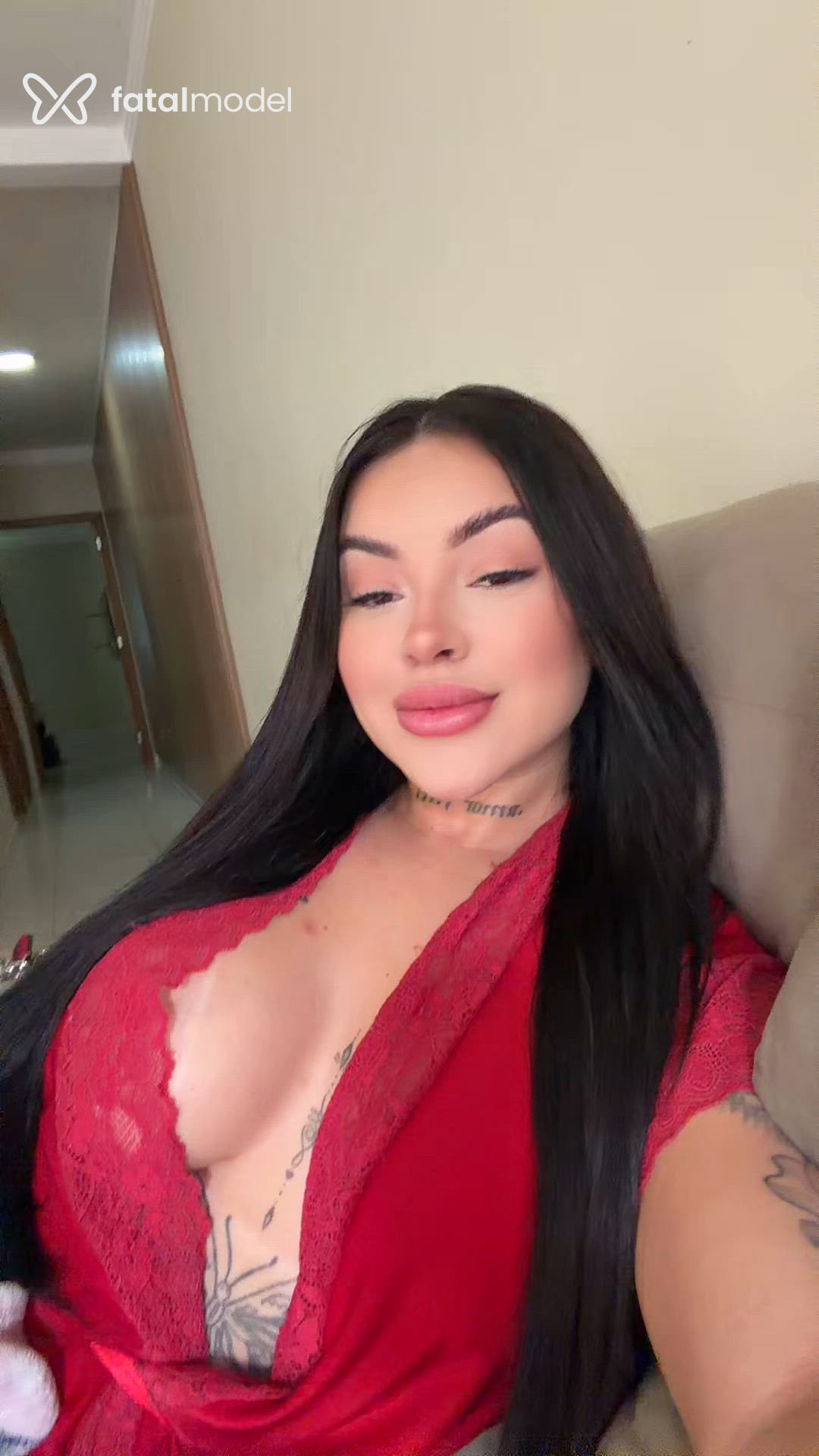 Acompanhante mulher morena (o) de olhos castanhos - Mia Acompanhante mulher morena (o) de olhos castanhos - Mia