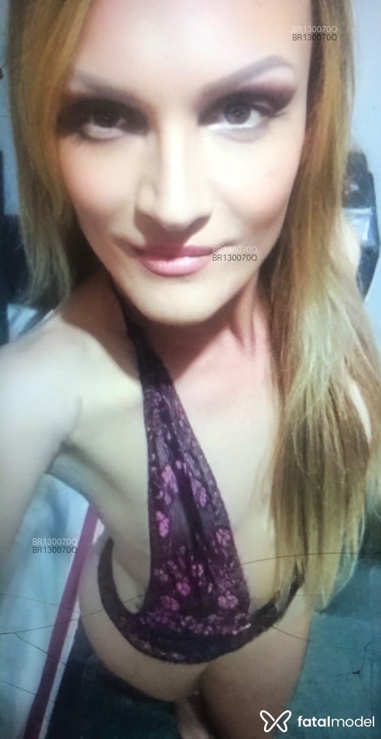 Acompanhante trans loira (o) de olhos castanhos em Santo Antônio de Pádua - VITORIA MORAES
