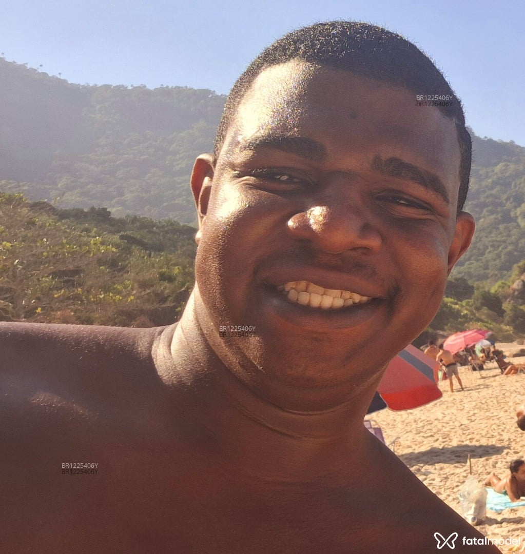 Acompanhante homem morena (o) de olhos castanhos em Rio de Janeiro - GREY