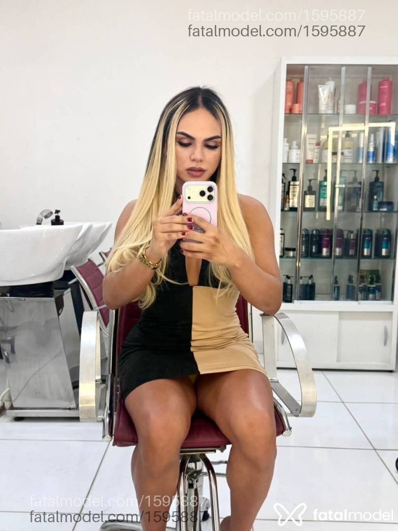Acompanhante mulher trans loira (o) de olhos castanhos - Marcela Araujo