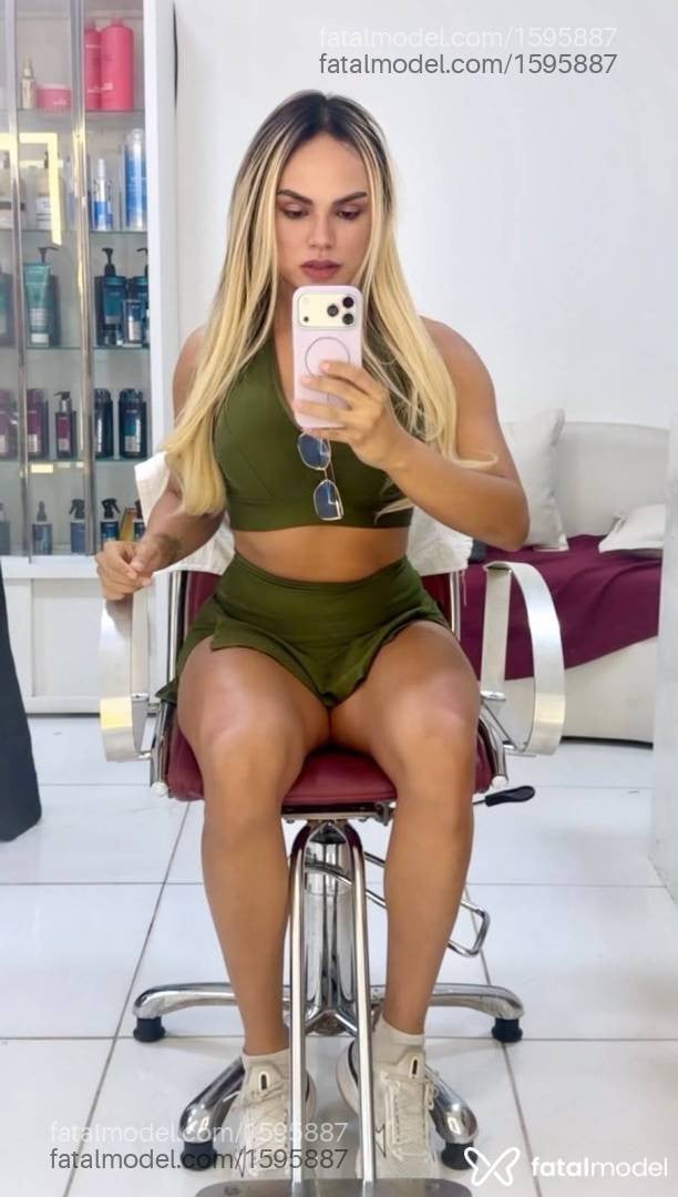 Acompanhante mulher trans loira (o) de olhos castanhos - Marcela Araujo