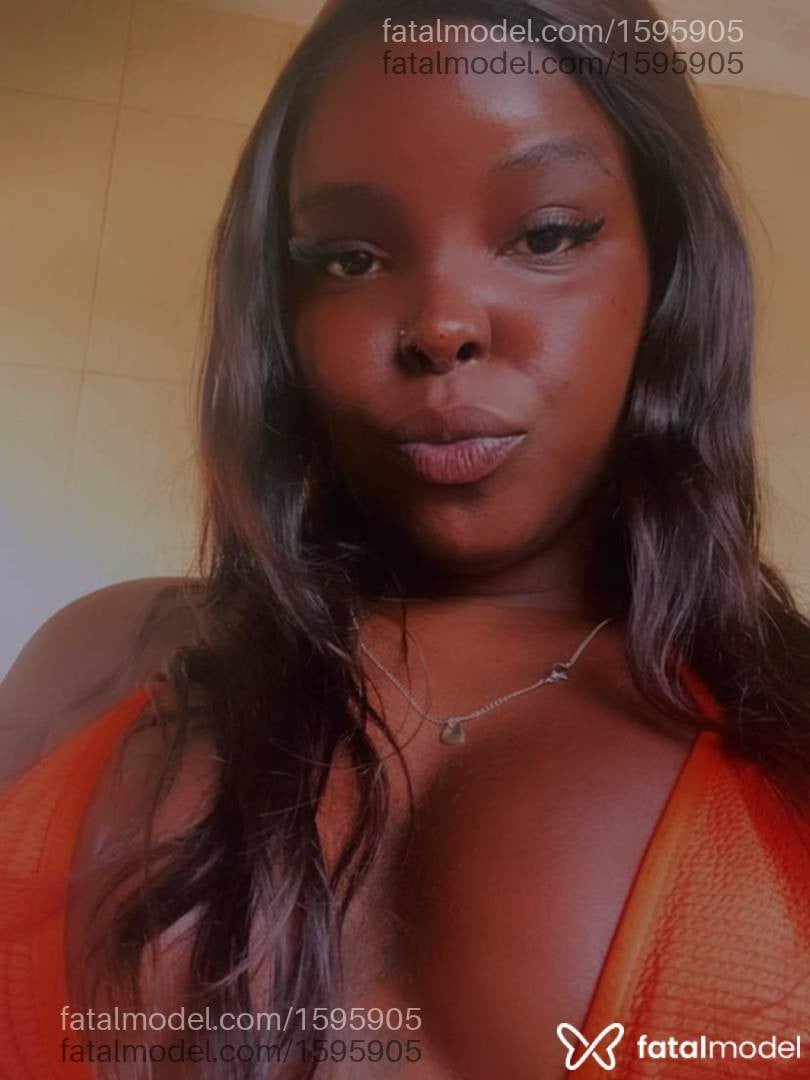 Acompanhante mulher com cabelo castanho de olhos pretos em Juiz de Fora - Black Shury