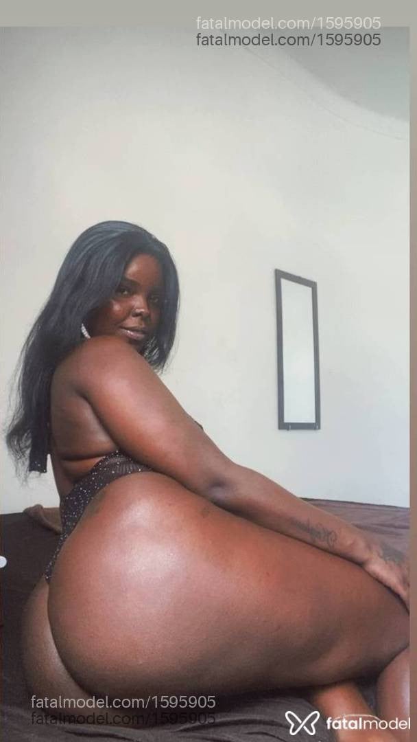 Acompanhante mulher com cabelo castanho de olhos pretos em Juiz de Fora - Black Shury