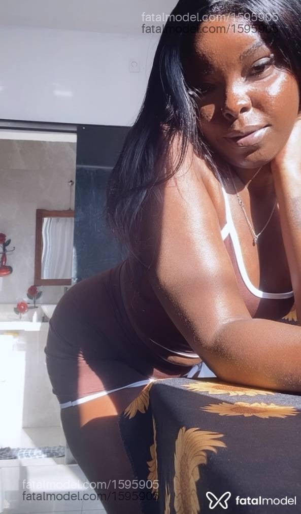 Acompanhante mulher com cabelo castanho de olhos pretos em Juiz de Fora - Black Shury