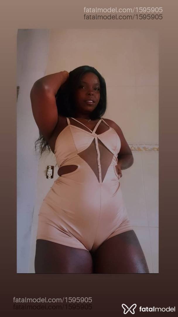 Acompanhante mulher com cabelo castanho de olhos pretos em Juiz de Fora - Black Shury