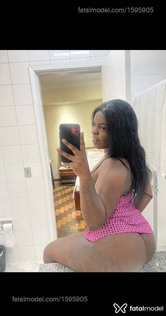 Acompanhante mulher com cabelo castanho de olhos pretos em Juiz de Fora - Black Shury