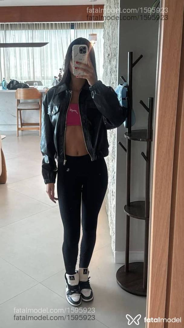 Acompanhante mulher morena (o) de olhos pretos em Londrina - Jade Barcellos