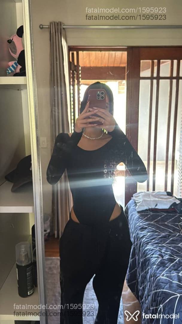 Acompanhante mulher morena (o) de olhos pretos - Jade Barcellos