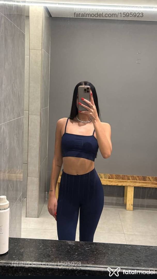 Acompanhante mulher morena (o) de olhos pretos - Jade Barcellos