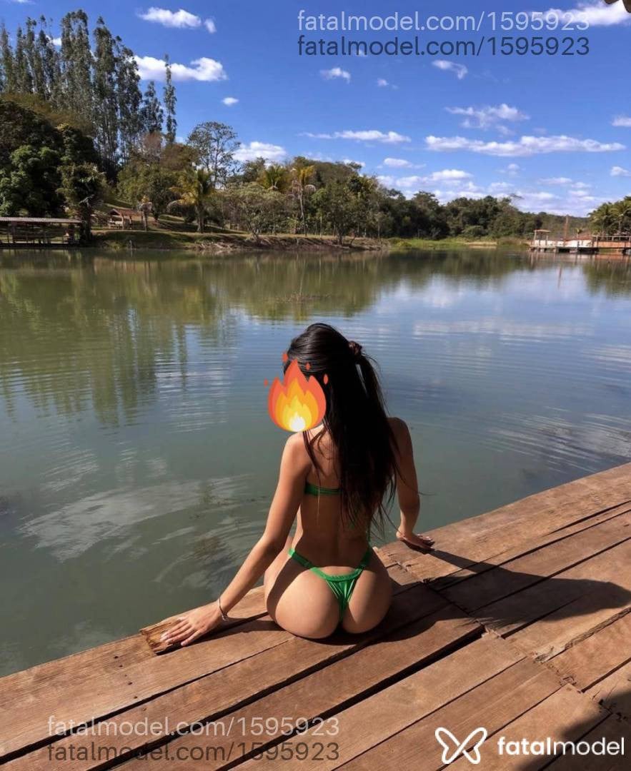Acompanhante mulher morena (o) de olhos pretos - Jade Barcellos