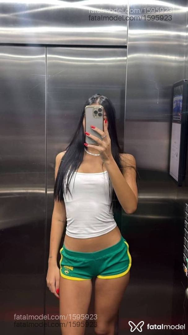 Acompanhante mulher morena (o) de olhos pretos - Jade Barcellos