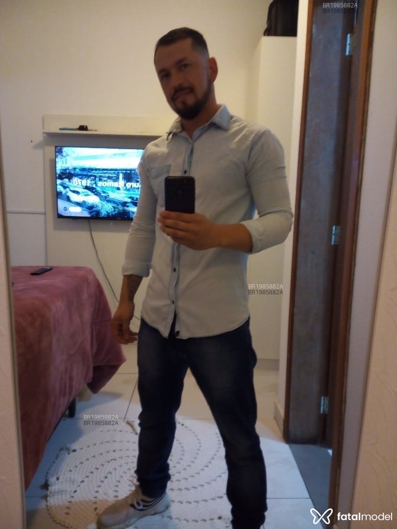 Acompanhante homem morena (o) de olhos castanhos em Caxias do Sul - Deivid