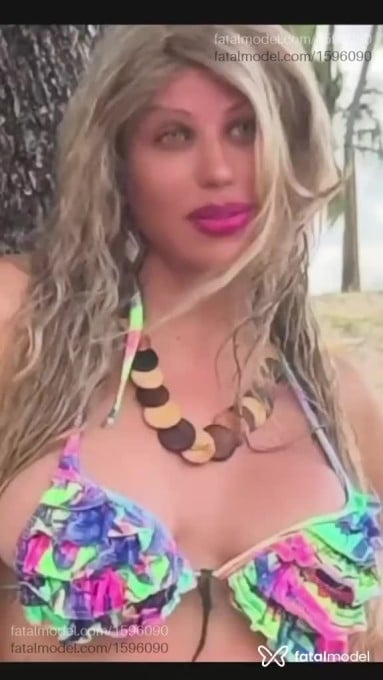 Acompanhante travesti loira (o) de olhos azuis em Goiânia - sabrina