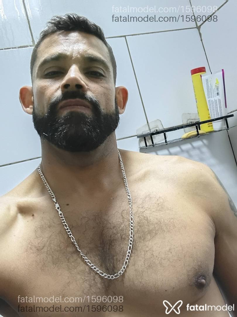 Acompanhante homem com cabelo castanho de olhos pretos - Marreta