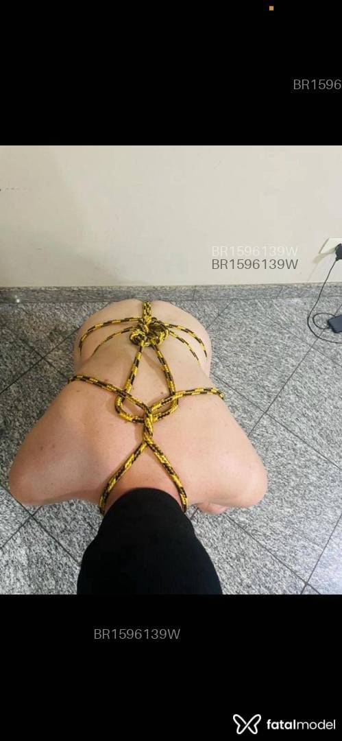 Acompanhante mulher com cabelo castanho de olhos castanhos em Goiânia - Enny Lee Royale