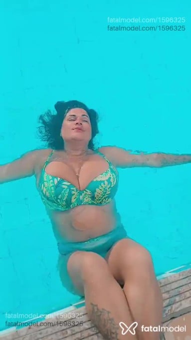 Acompanhante mulher com cabelo colorido de olhos castanhos em Vitória da Conquista Acompanhante mulher com cabelo colorido de olhos castanhos em Vitória da Conquista - Brendely