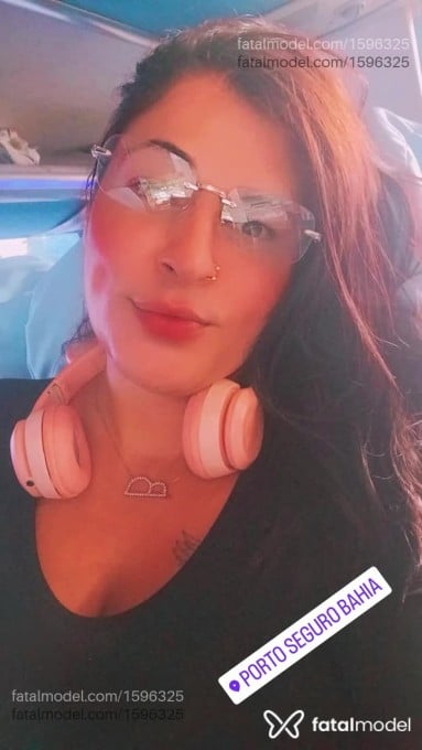 Acompanhante mulher com cabelo colorido de olhos castanhos em Vitória da Conquista Acompanhante mulher com cabelo colorido de olhos castanhos em Vitória da Conquista - Brendely