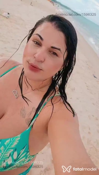Acompanhante mulher com cabelo colorido de olhos castanhos em Vitória da Conquista Acompanhante mulher com cabelo colorido de olhos castanhos em Vitória da Conquista - Brendely