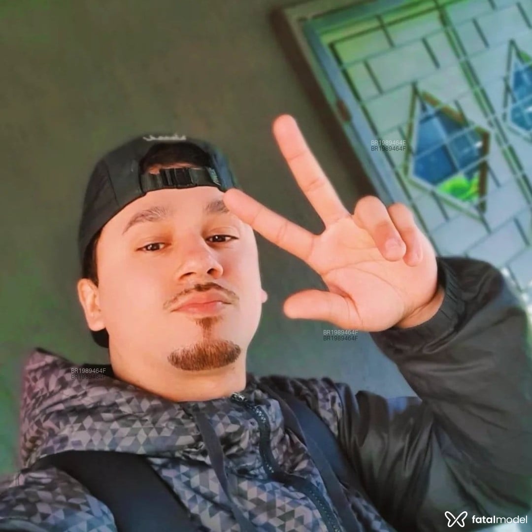 Acompanhante homem morena (o) de olhos pretos em Virtual Acompanhante homem morena (o) de olhos pretos em Virtual - Giuliano