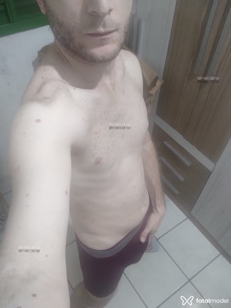 Acompanhante homem morena (o) de olhos azuis em São Paulo Acompanhante homem morena (o) de olhos azuis em São Paulo - Russo