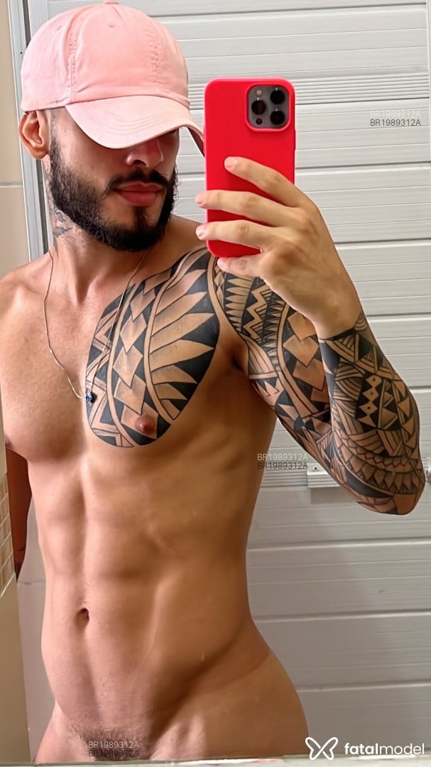 Acompanhante homem com cabelo castanho de olhos castanhos - Matheus Sales Acompanhante homem com cabelo castanho de olhos castanhos - Matheus Sales