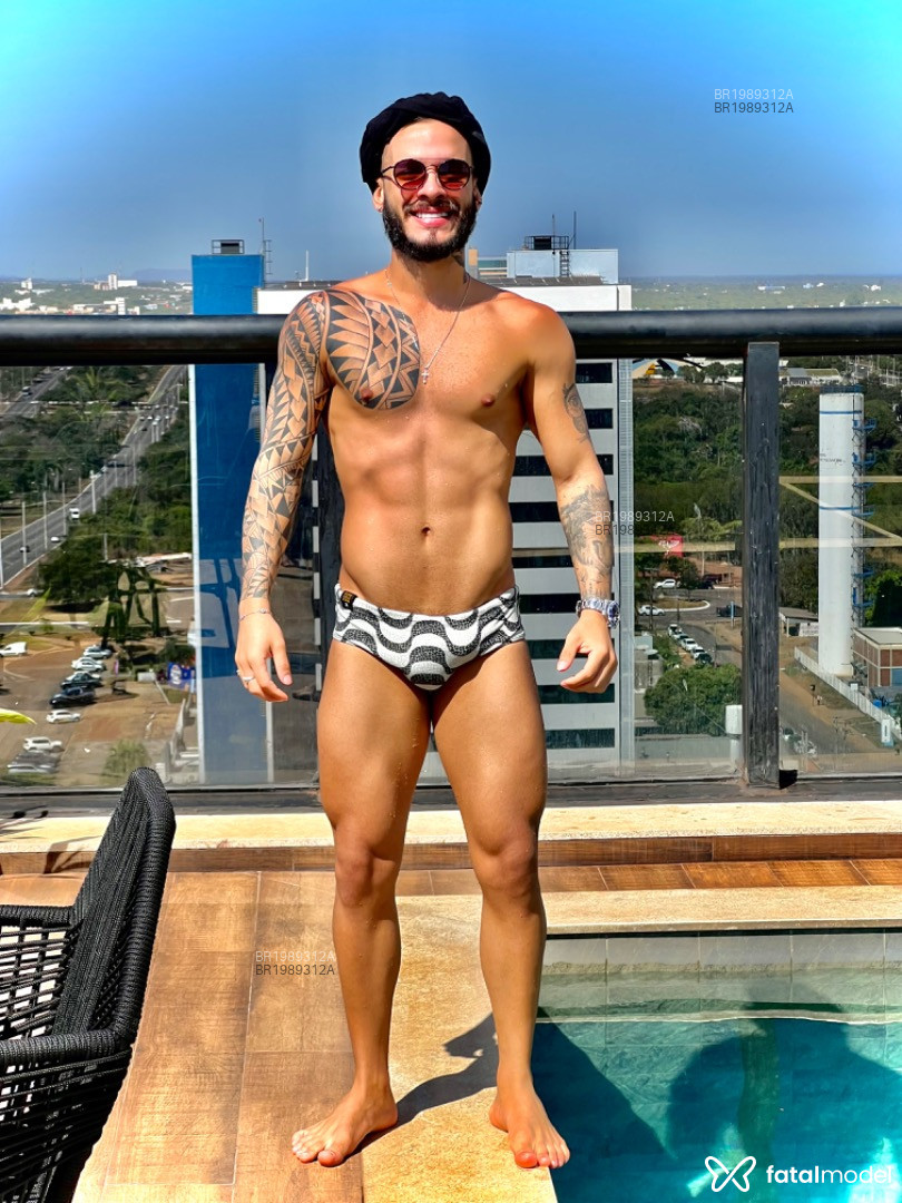 Acompanhante homem com cabelo castanho de olhos castanhos - Matheus Sales Acompanhante homem com cabelo castanho de olhos castanhos - Matheus Sales