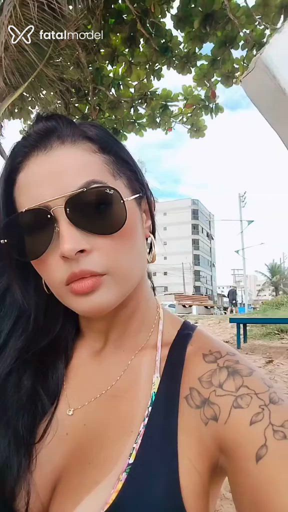 Acompanhante mulher com cabelo castanho de olhos mel - Laiss