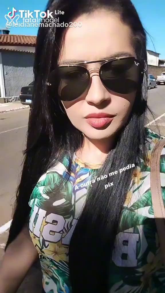 Acompanhante mulher com cabelo castanho de olhos mel - Laiss