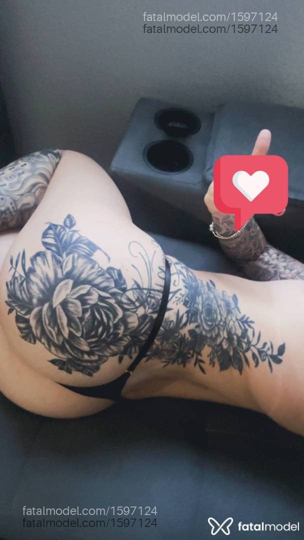 Acompanhante mulher loira (o) de olhos castanhos - Laura
