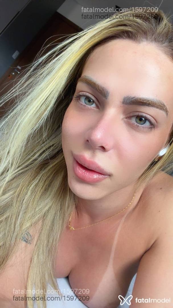 Acompanhante mulher trans loira (o) de olhos verdes - Anny Alves