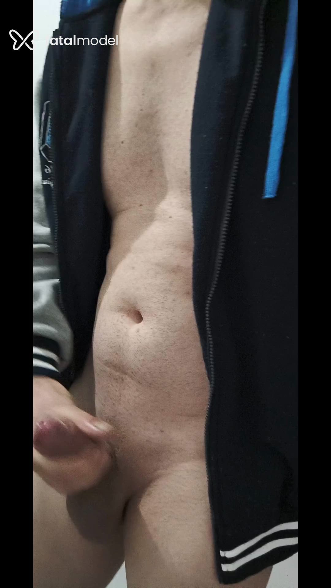 Acompanhante homem com cabelo castanho de olhos castanhos - Clóvis