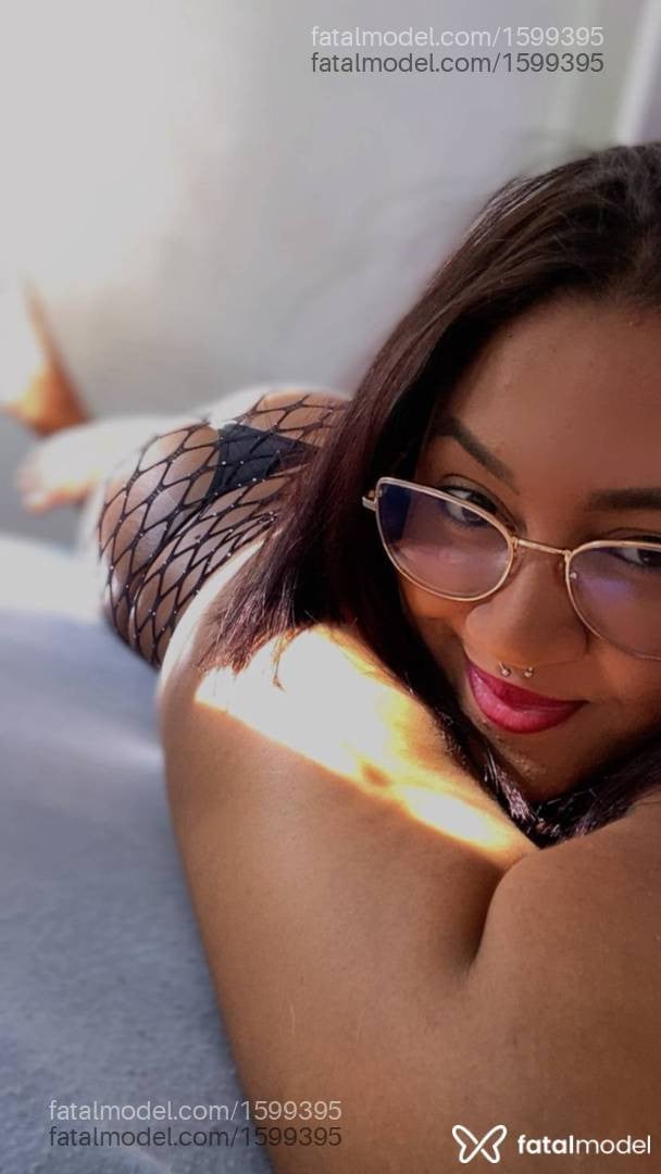 Acompanhante mulher com cabelo castanho de olhos castanhos - Maya Prado
