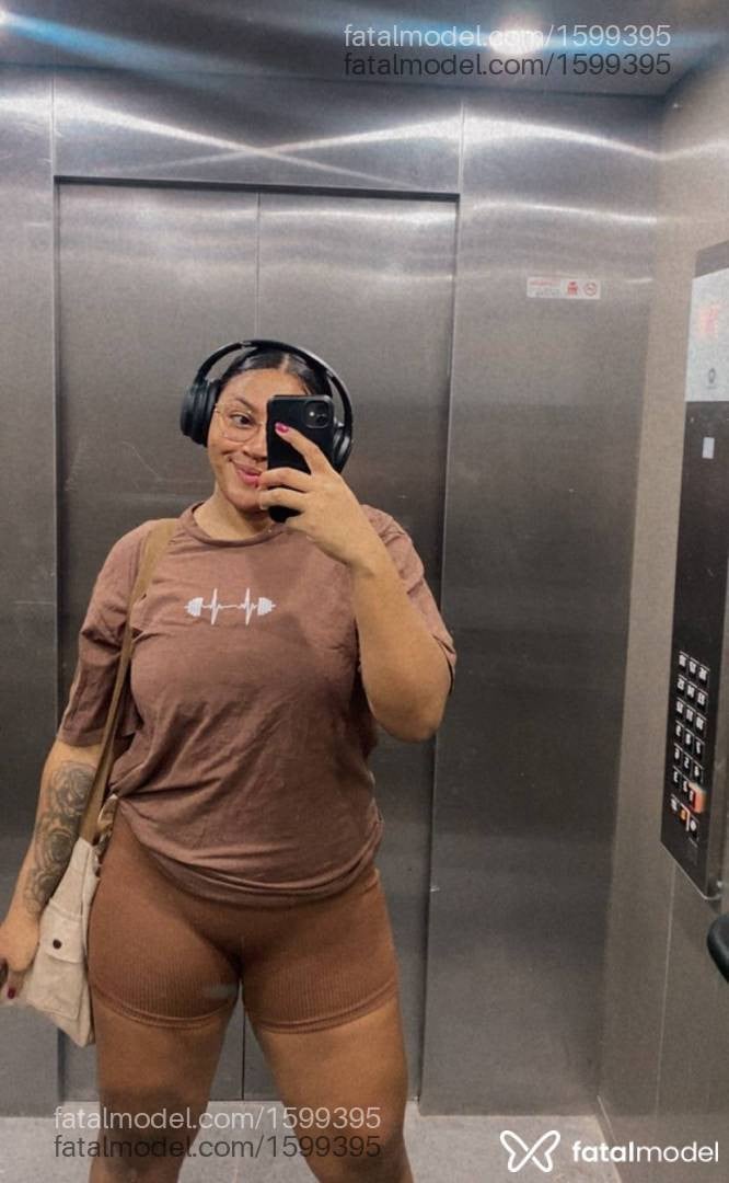 Acompanhante mulher com cabelo castanho de olhos castanhos - Maya Prado
