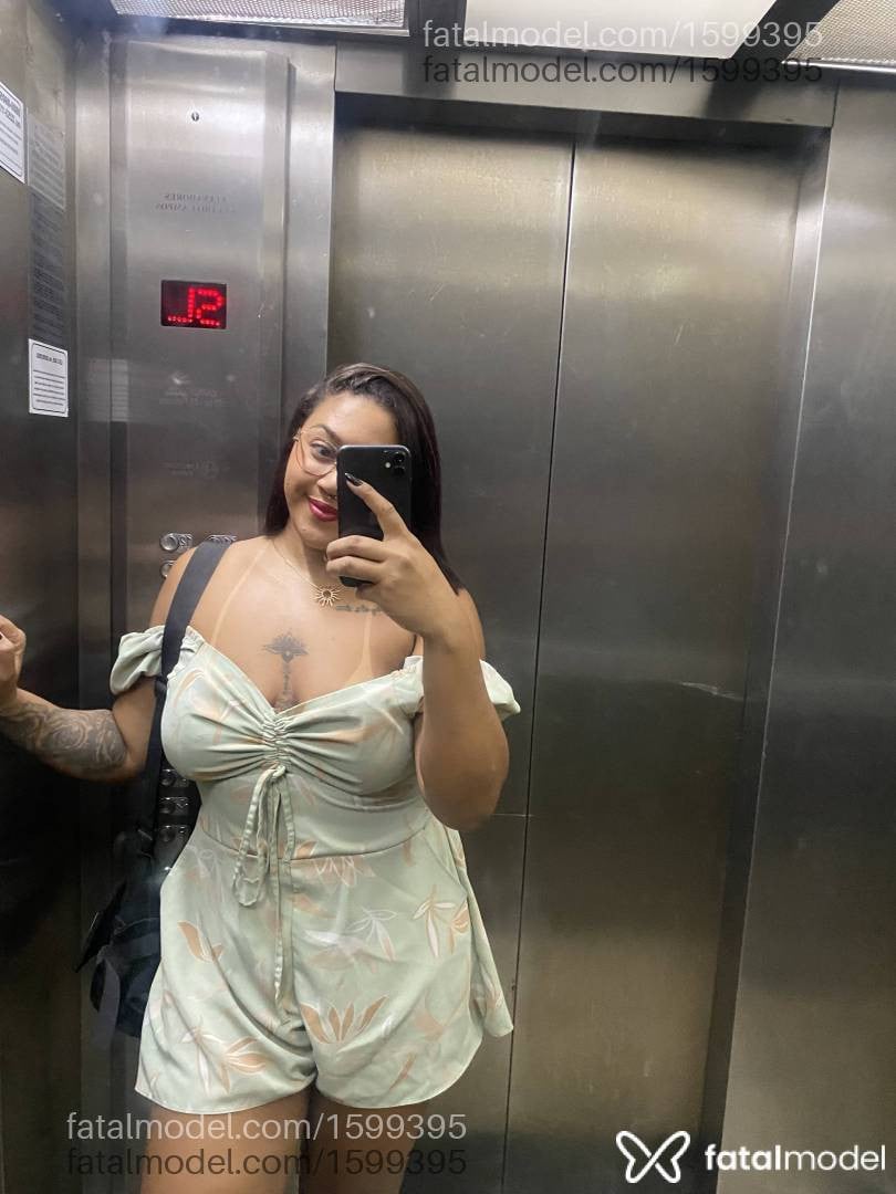 Acompanhante mulher com cabelo castanho de olhos castanhos - Maya Prado