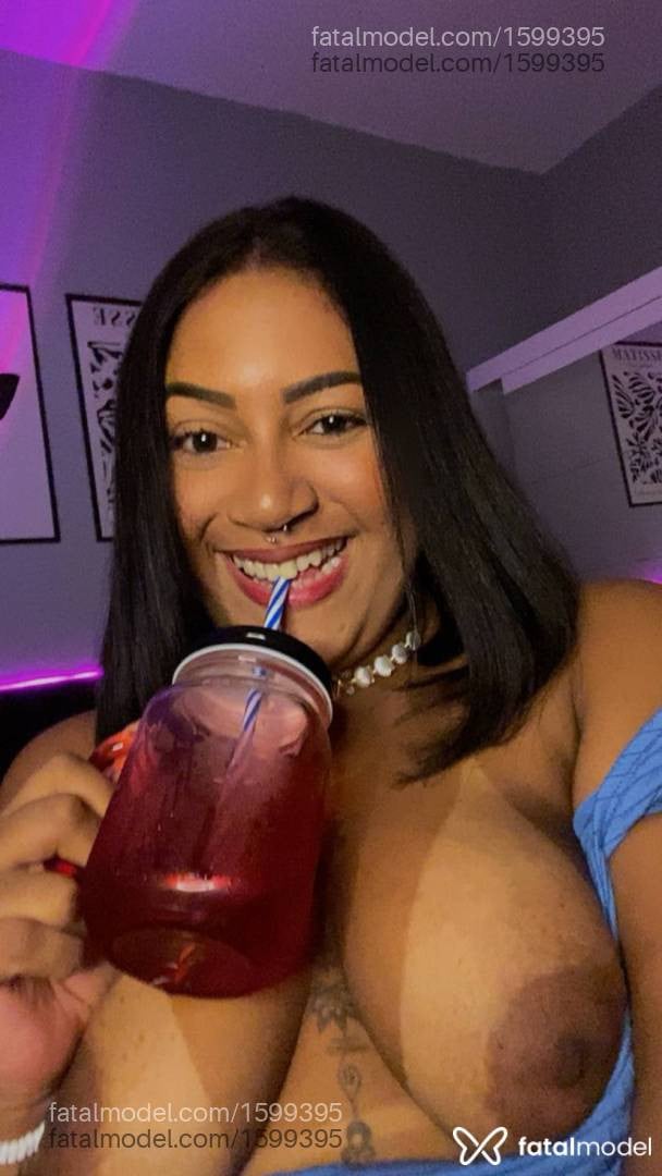 Acompanhante mulher com cabelo castanho de olhos castanhos - Maya Prado