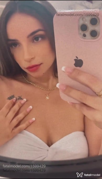 Acompanhante mulher com cabelo castanho de olhos mel em São Bento do Sul - Isabela Monteiro