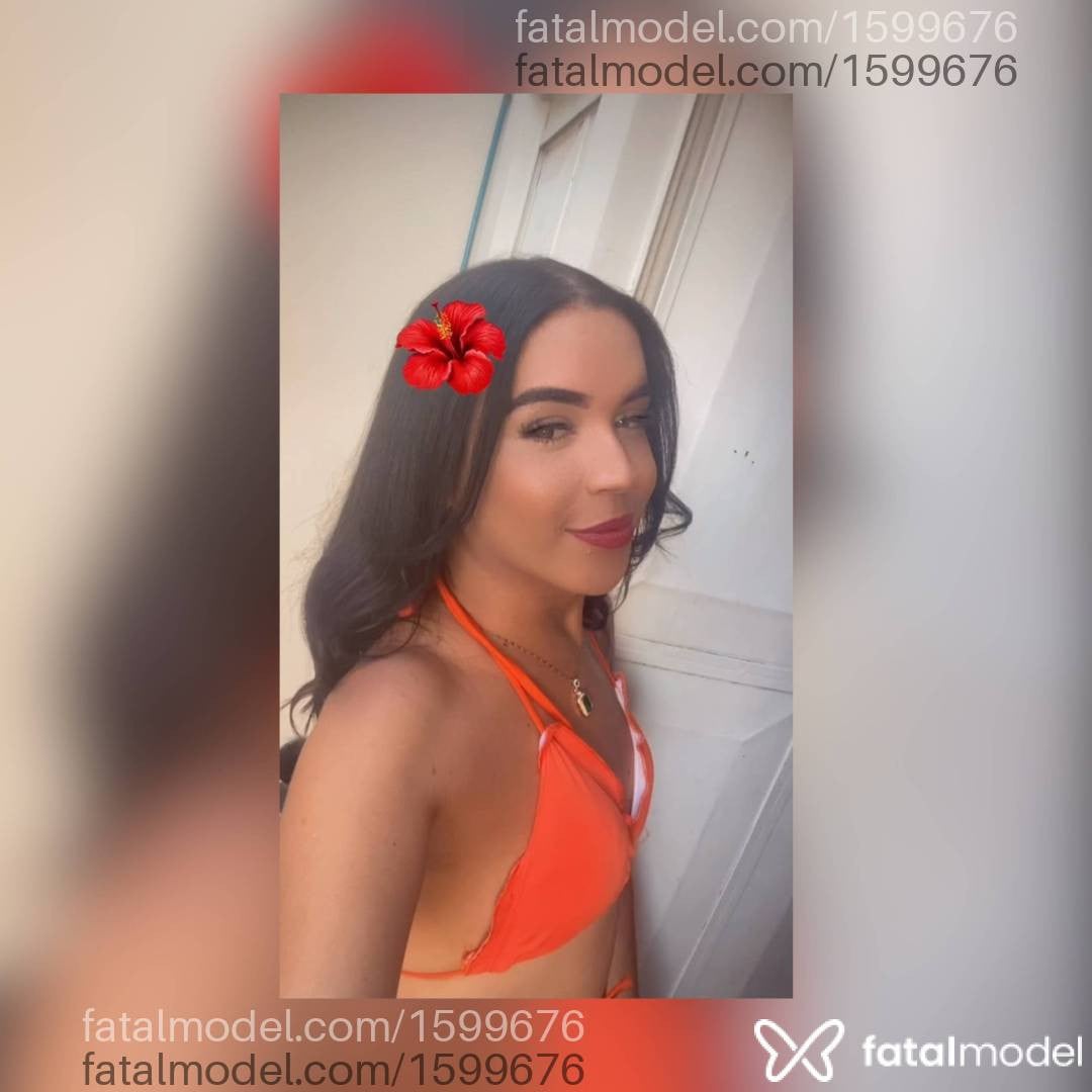 Acompanhante travesti com cabelo castanho de olhos castanhos - Thalia Gomes