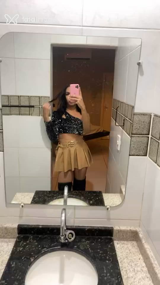 Acompanhante travesti com cabelo castanho de olhos castanhos - Thalia Gomes Acompanhante travesti com cabelo castanho de olhos castanhos - Thalia Gomes