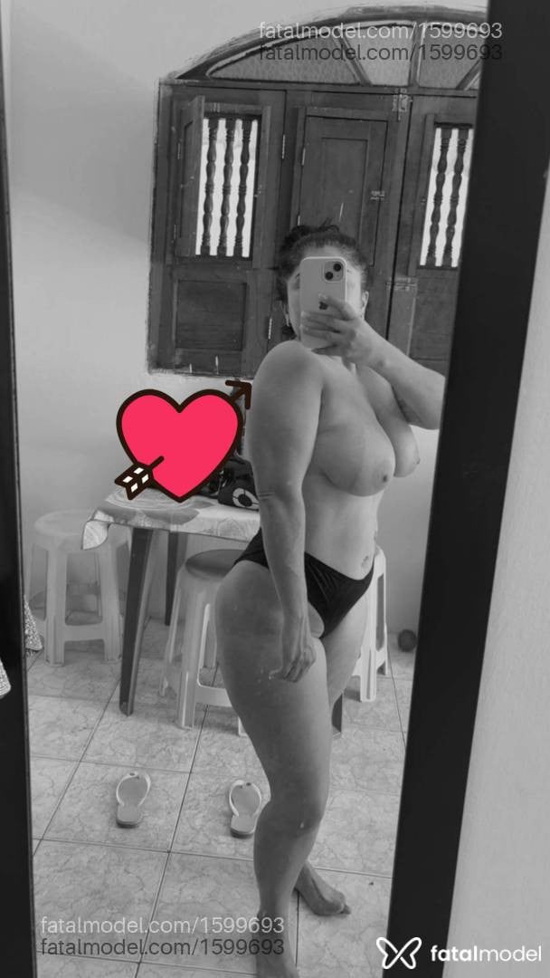 Acompanhante mulher com cabelo castanho de olhos castanhos - Aline