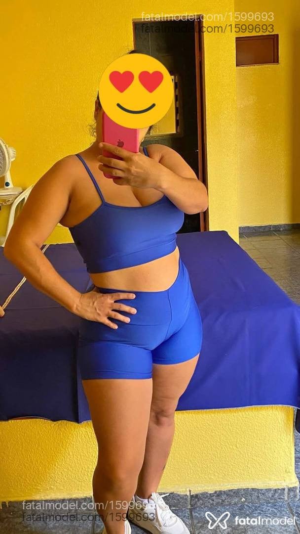 Acompanhante mulher com cabelo castanho de olhos castanhos - Aline
