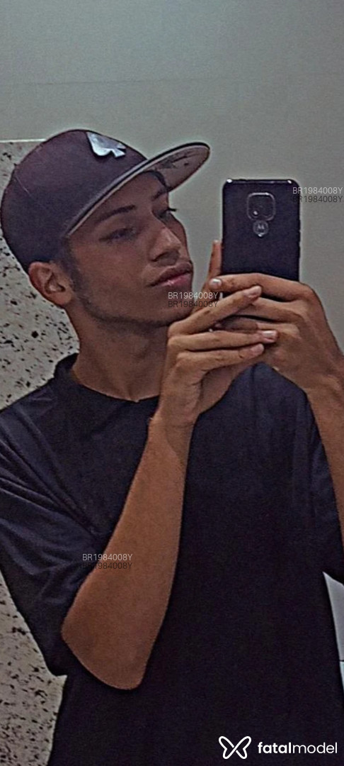 Acompanhante homem com cabelo castanho de olhos castanhos em Virtual - Maxcosta