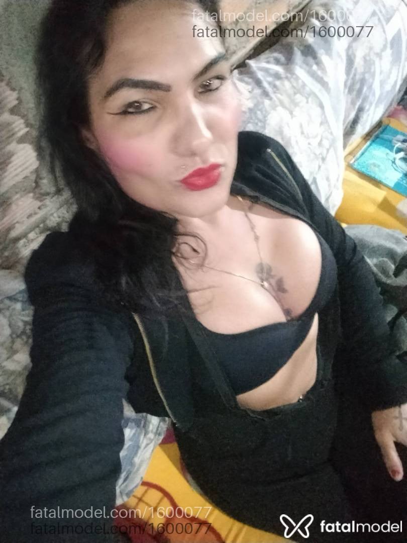 Acompanhante mulher trans com cabelo castanho de olhos castanhos - Morenatatuada