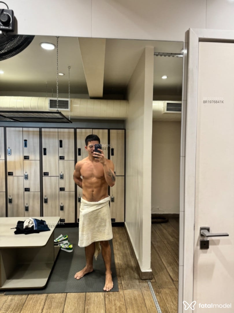 Acompanhante homem com cabelo castanho de olhos castanhos em São Paulo Acompanhante homem com cabelo castanho de olhos castanhos em São Paulo - Ryann