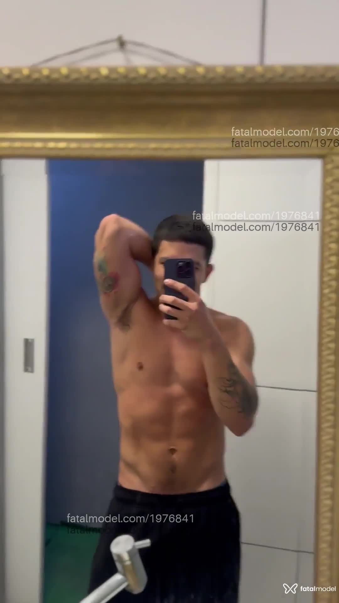 Acompanhante homem com cabelo castanho de olhos castanhos em São Paulo Acompanhante homem com cabelo castanho de olhos castanhos em São Paulo - Ryann
