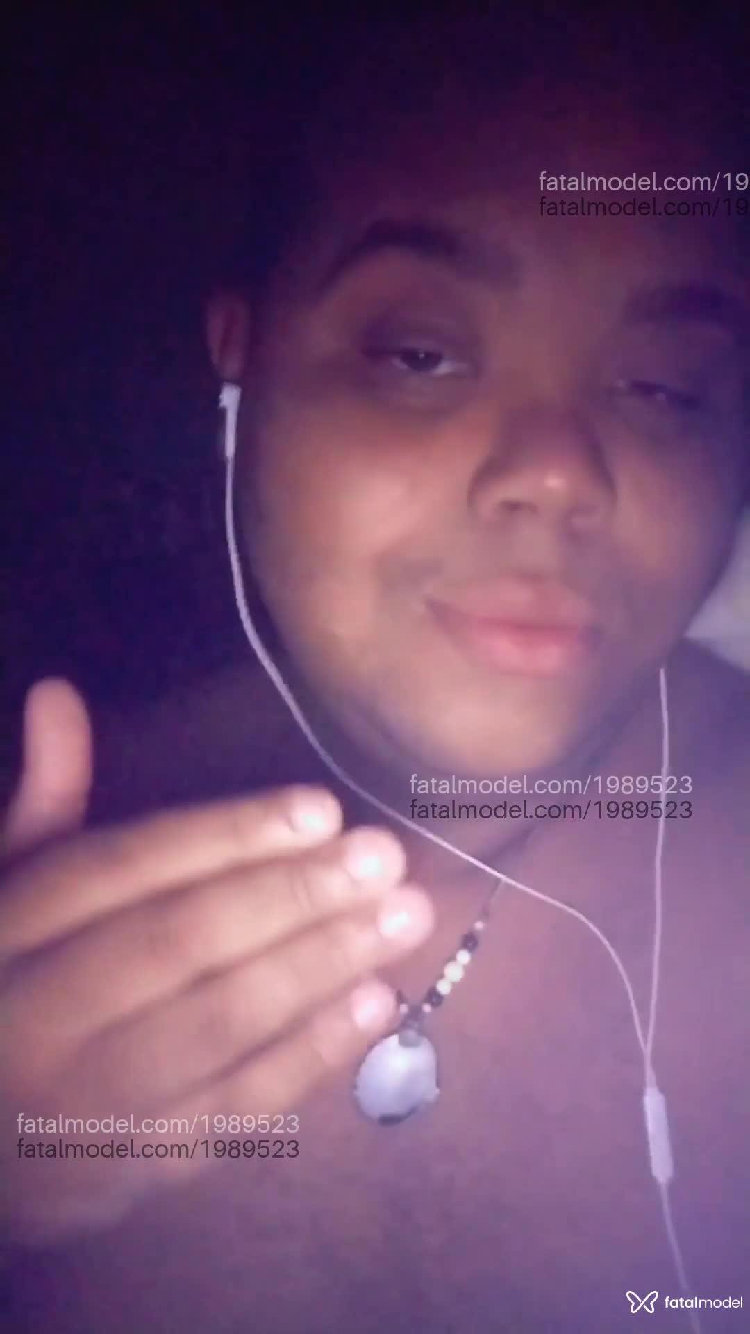 Acompanhante mulher trans com cabelo castanho de olhos pretos em Armação dos Búzios - Elis Sanmes