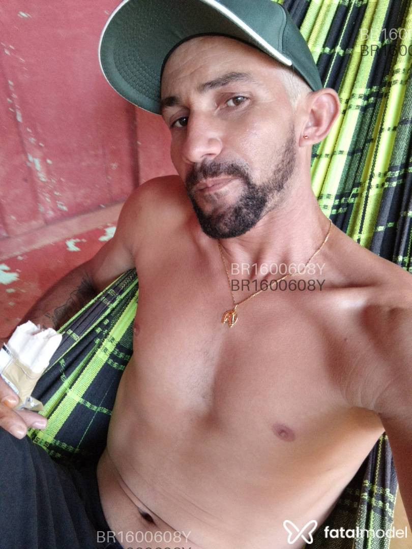 Acompanhante homem com cabelo castanho de olhos castanhos em Virtual - Dyonboy