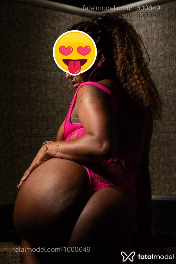 Acompanhante mulher com cabelo castanho de olhos pretos - Keyla Fer Acompanhante mulher com cabelo castanho de olhos pretos - Keyla Fer