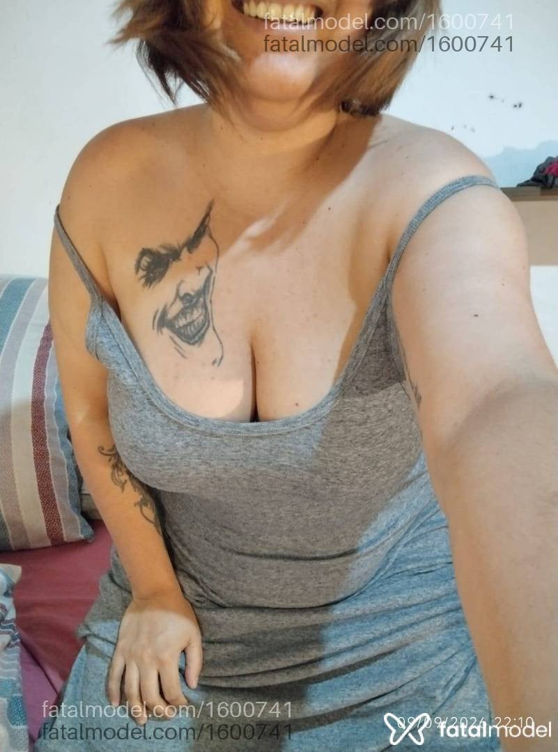 Acompanhante mulher com cabelo castanho de olhos castanhos - Maya Rauber
