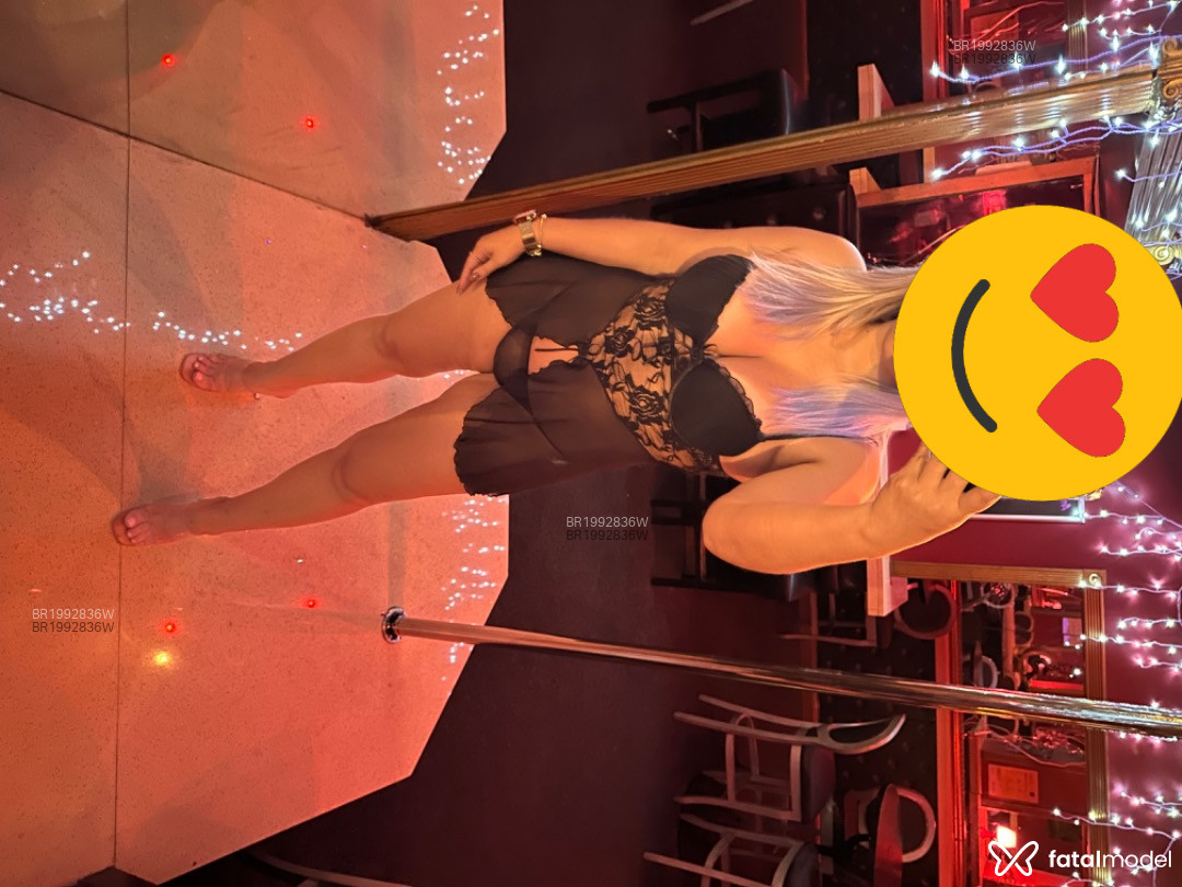 Acompanhante mulher loira (o) de olhos castanhos em Virtual - Flor Grin