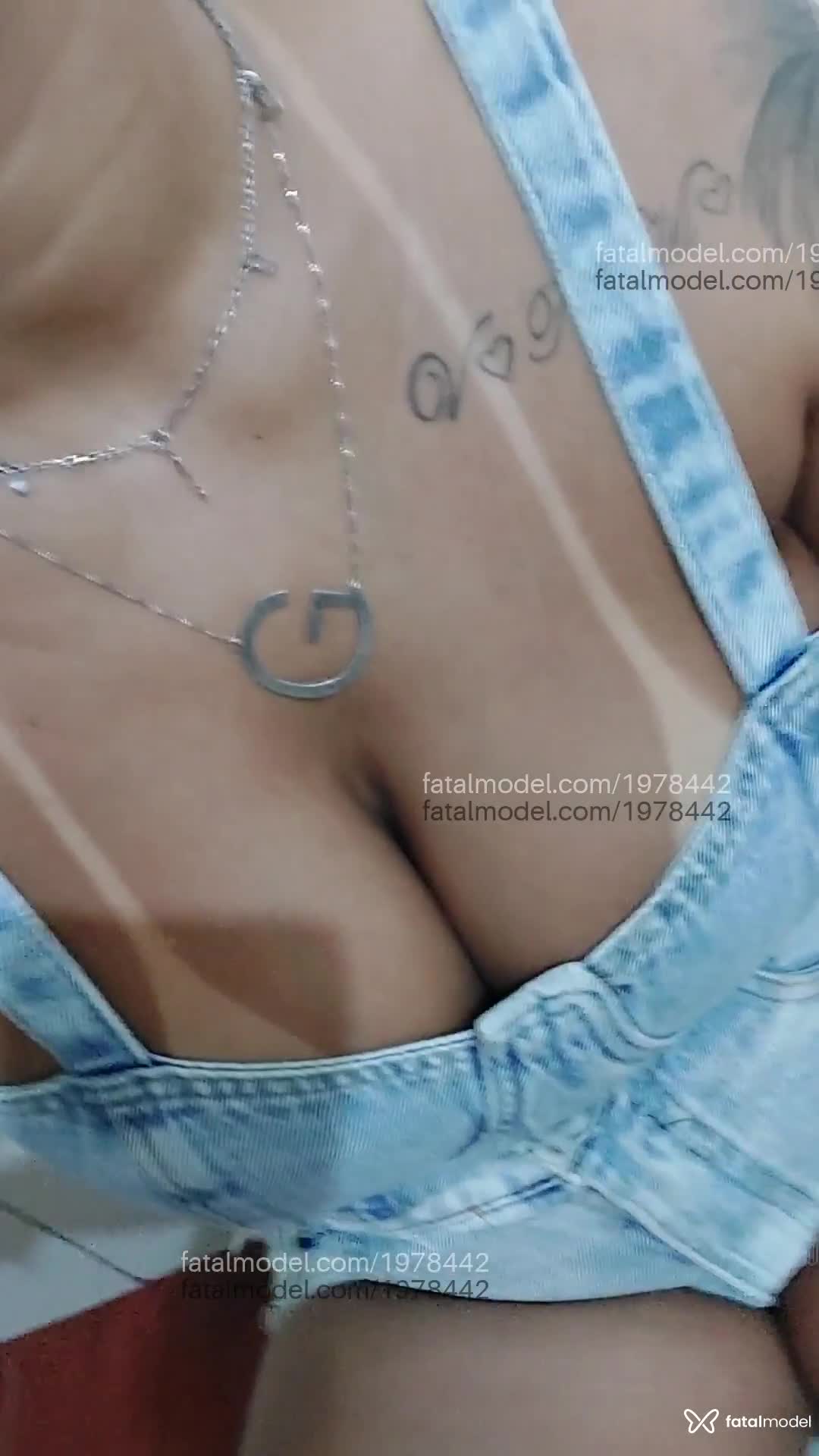 Acompanhante mulher com cabelo castanho de olhos castanhos em Virtual Acompanhante mulher com cabelo castanho de olhos castanhos em Virtual - Ryana Alves